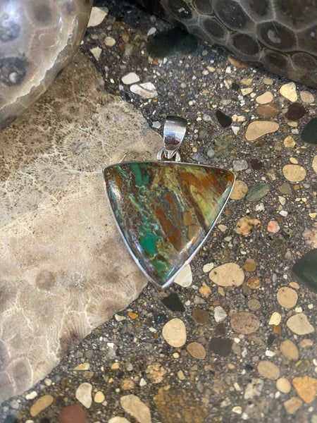 Colla Wood Triangle Pednant